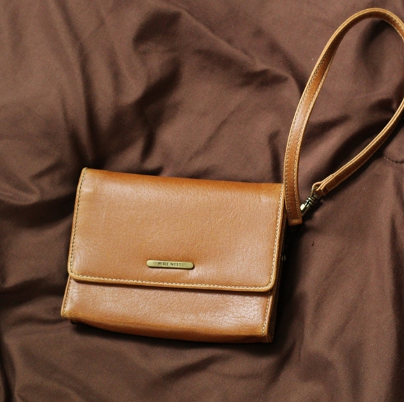 Vintage Nine West Brown Manmade Wristlet - Picture 1 of 8